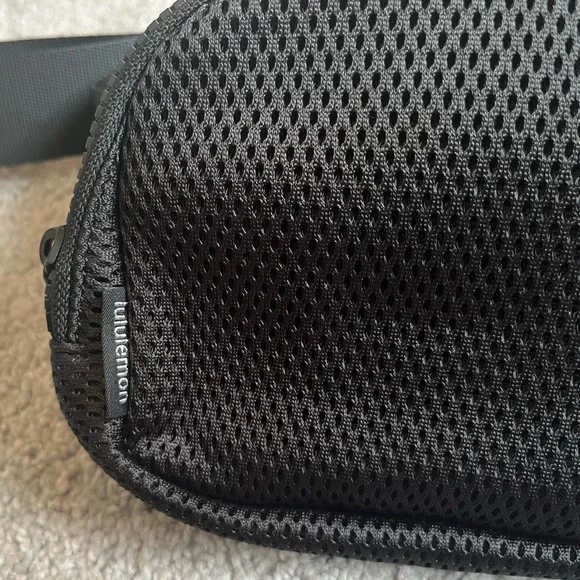 NWT LULULEMON Black Mesh Athletic Bag - Picture 4 of 8